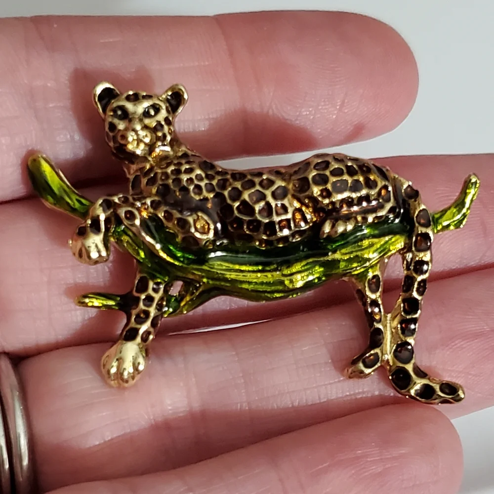 Leopard cat on branch brooch pin vintage style New enamel - Picture 6 of 15
